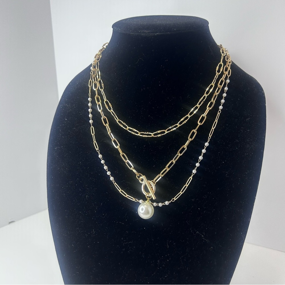 Elegant Gold Layered Necklace
